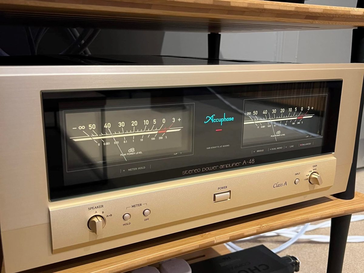 accuphase a 48 dem room