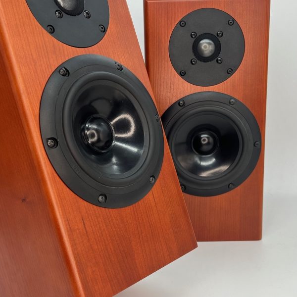 Totem Rainmaker Bookshelf Speakers Mahogany Squint View Pre-owned. Available from Loud and Clear Glasgow, Scotland U.K.