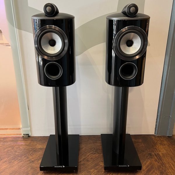 Bowers and Wilkins 805 D4 Standmount Speakers With Stands in Gloss Black Front View Ex-demonstration, Available from Loud and Clear Glasgow, Scotland, UK.