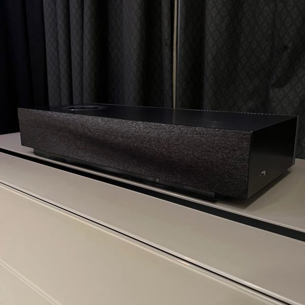 Naim Audio Mu-so 2nd Generation Sound Bar Right View Pre-Owned, Available from Loud and Clear Glasgow, Scotland. U.K.