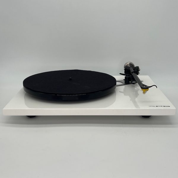 Rega RP6 Turntable Gloss White With Exact Cartridge Front View Pre-owned, Available at Loud and Clear Glasogw, Scotland, UK.