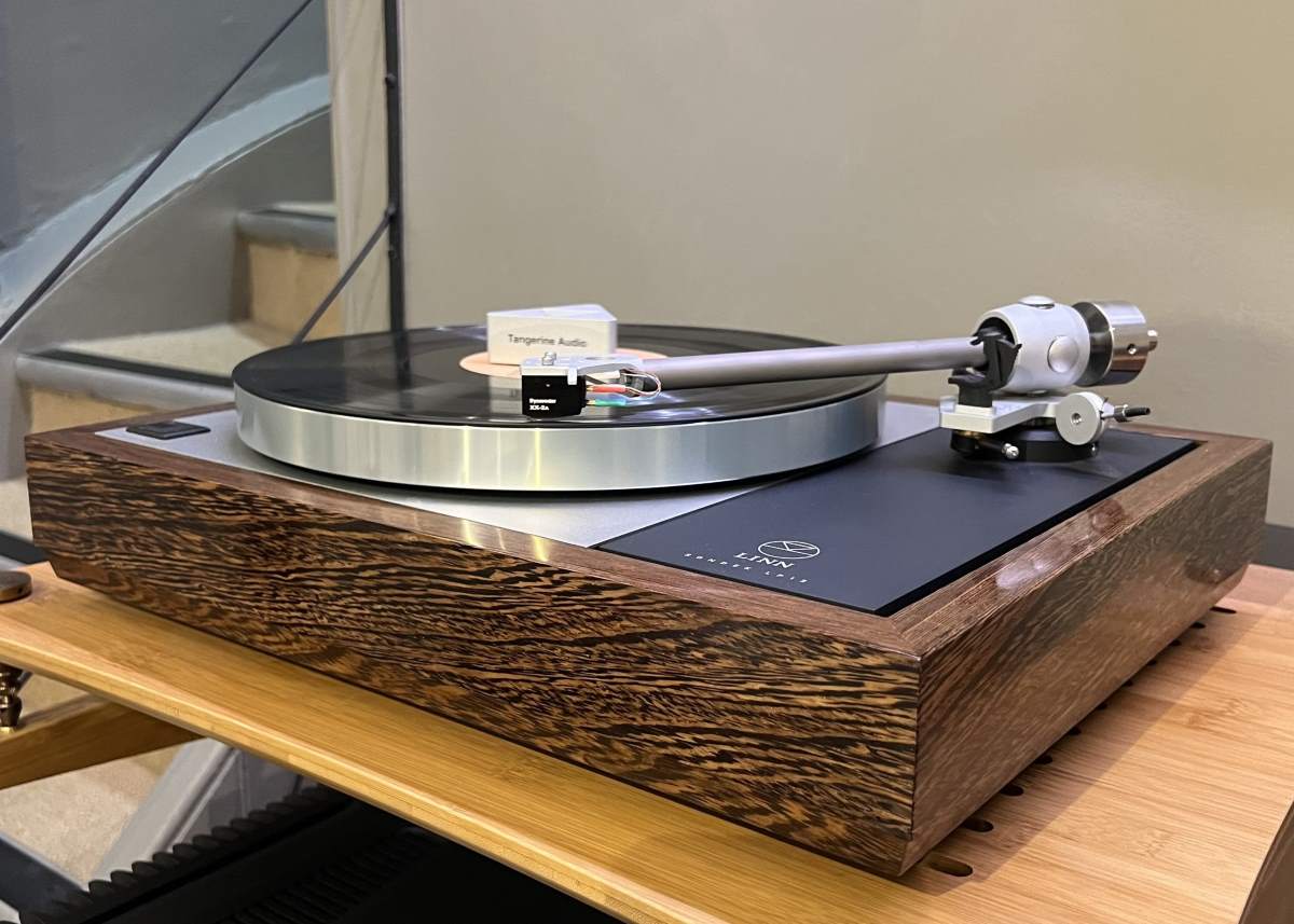 linn sondek lp12 turntable with simplinth wenge plinth with audio origami pu7 tonearm and dynavector xx-2a moving coil phono cartridge on a quadraspire wall shelf, vinyl replay from scotland's finest hi-fi shop, loud and clear glasgow, uk