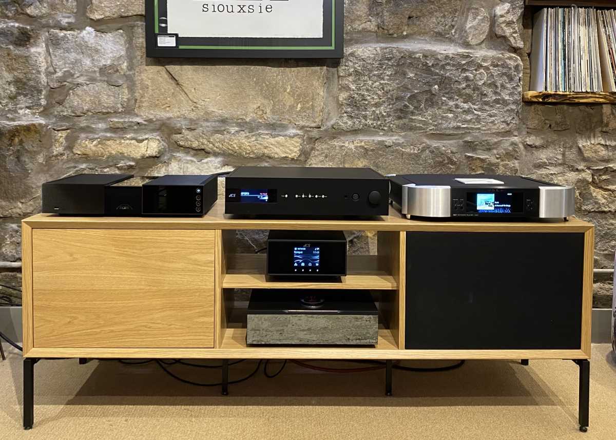 the best streaming dacs at loud and clear glasgow with naim audio nss 333, dcs rossini, moon 691 north collection, dcs lina and linn selekt dsm edition, on clic equipment rack, high-end hi-fi scotland, uk