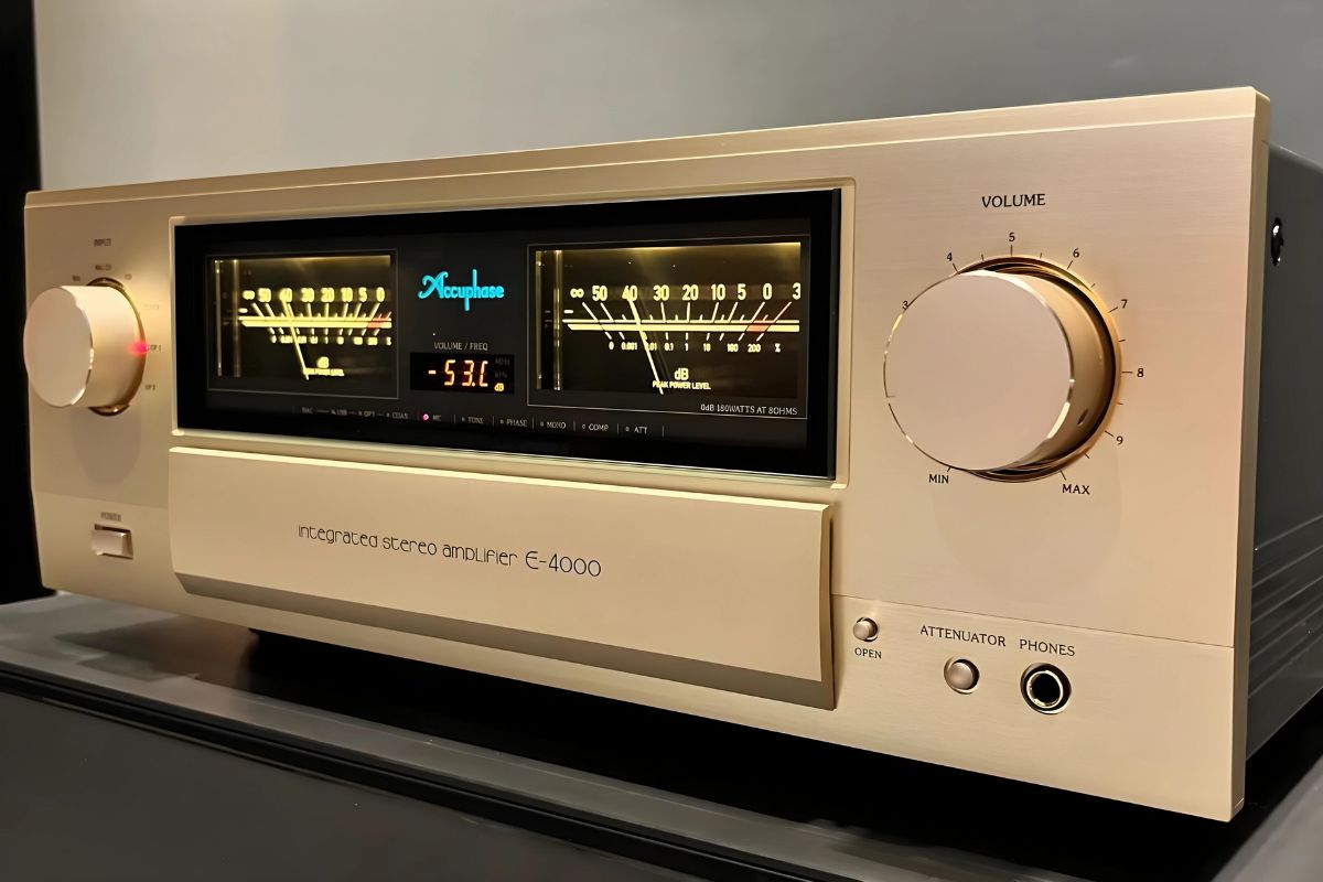 Accuphase E-4000 class a/b integrated amplifier in Demonstration Room at loud and clear hi-fi, glasgow, scotland, uk