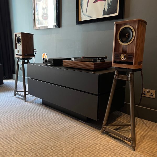 solidsteel ss6 speaker stands for book shelf loudspeakers in raw finish, in demonstration room at loud and clear hi-fi, glasgow, scotland, uk, along with fyne audio vintage five bookshelf loudspeakers, linn sondek lp12 turntable and naim audio nait 50 integrated amplifier