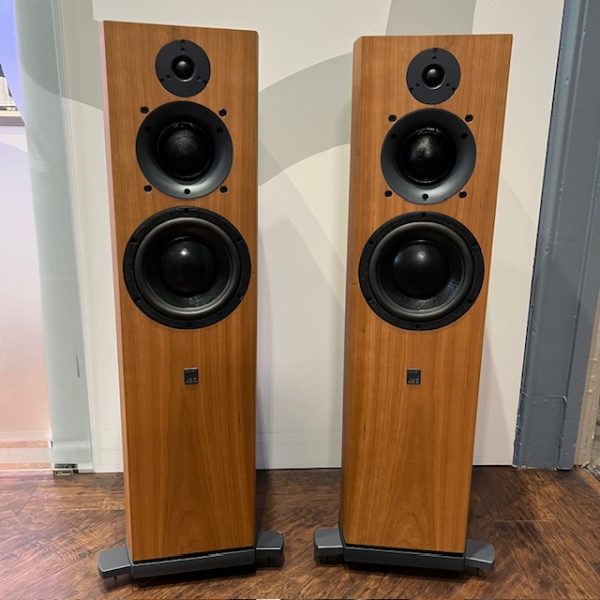 SCM40 (Gen 2) Florstanding Speakers in Cherry, Pre-Owned