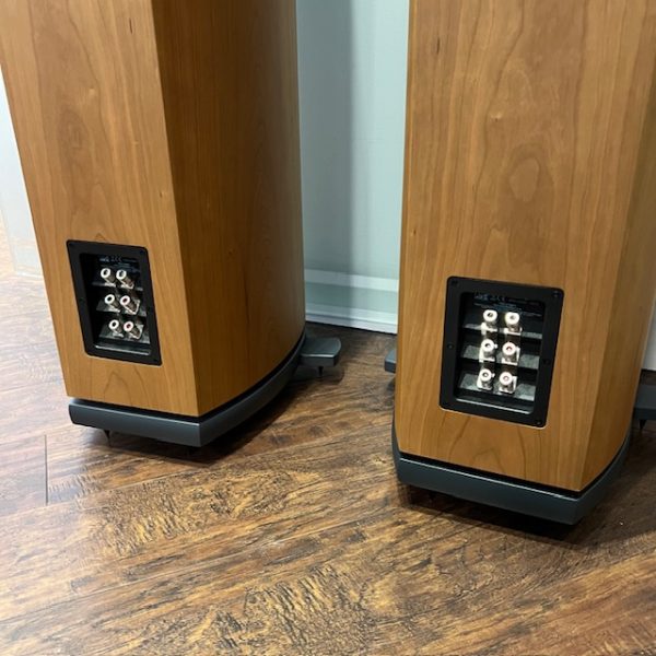 SCM40 (Gen 2) Florstanding Speakers in Cherry, Pre-Owned - Image 4