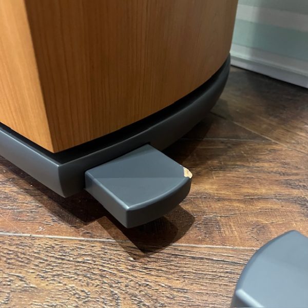 SCM40 (Gen 2) Florstanding Speakers in Cherry, Pre-Owned - Image 3