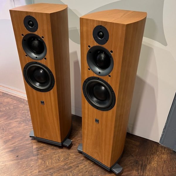 SCM40 (Gen 2) Florstanding Speakers in Cherry, Pre-Owned - Image 2