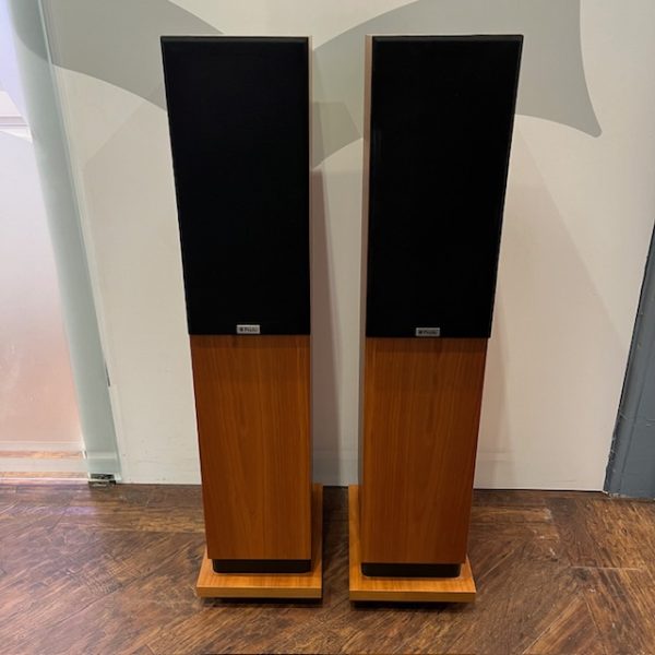 ProAc Response D20 Floorstadning Speakers in Cherry Pre-Owned Front View, Available at Loud and Clear Glasgow, Scotland, U.K.