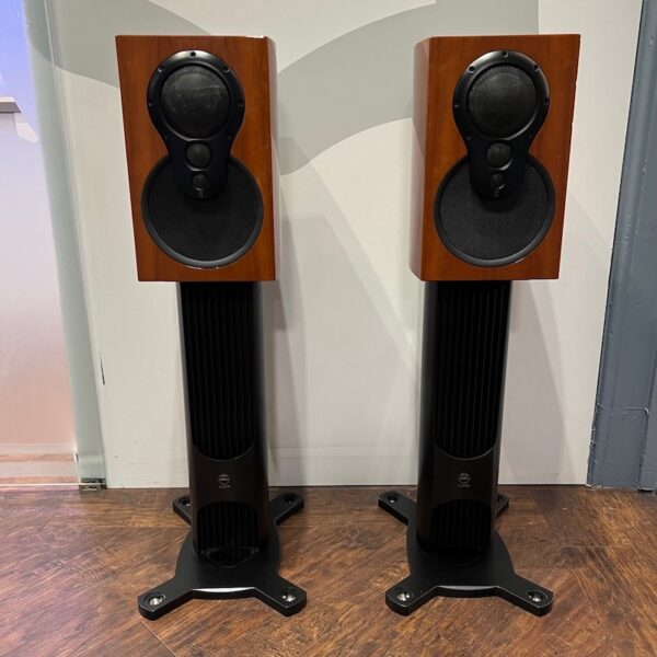 Linn Akudorik Exakt Standmount Speaker Gloss Walnut Pre-Owned Front View, Available at Loud and Clear Glasgow, Scotland, U.K.