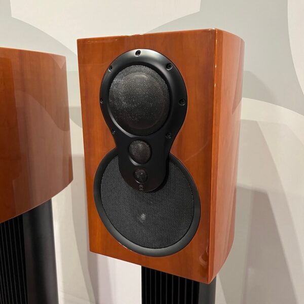 Linn Akudorik Exakt Standmount Speaker Gloss Walnut Pre-Owned Right View, Available at Loud and Clear Glasgow, Scotland, U.K.