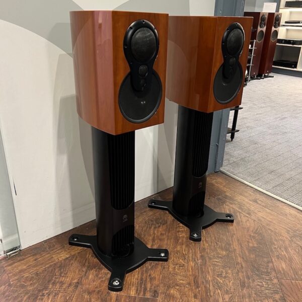 Linn Akudorik Exakt Standmount Speaker Gloss Walnut Pre-Owned Side View, Available at Loud and Clear Glasgow, Scotland, U.K.