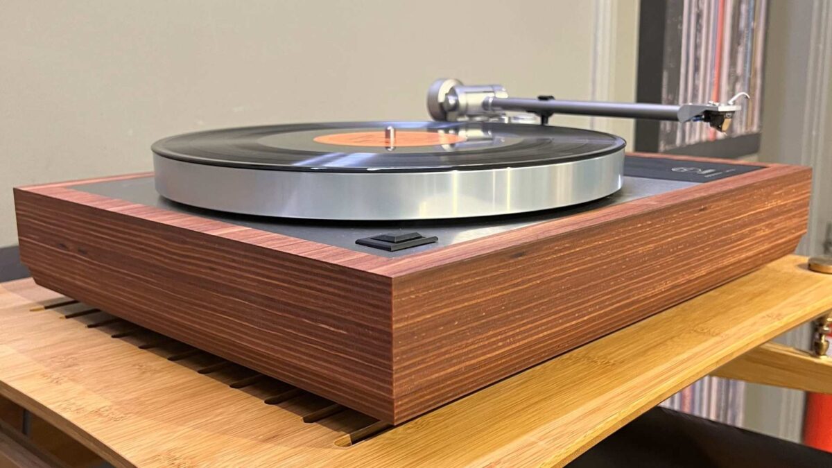 linn bedrok plinth for sondek lp12 turntable on quadraspire wall shelf, high performance audio from loud and clear hi-fi, glasgow, uk