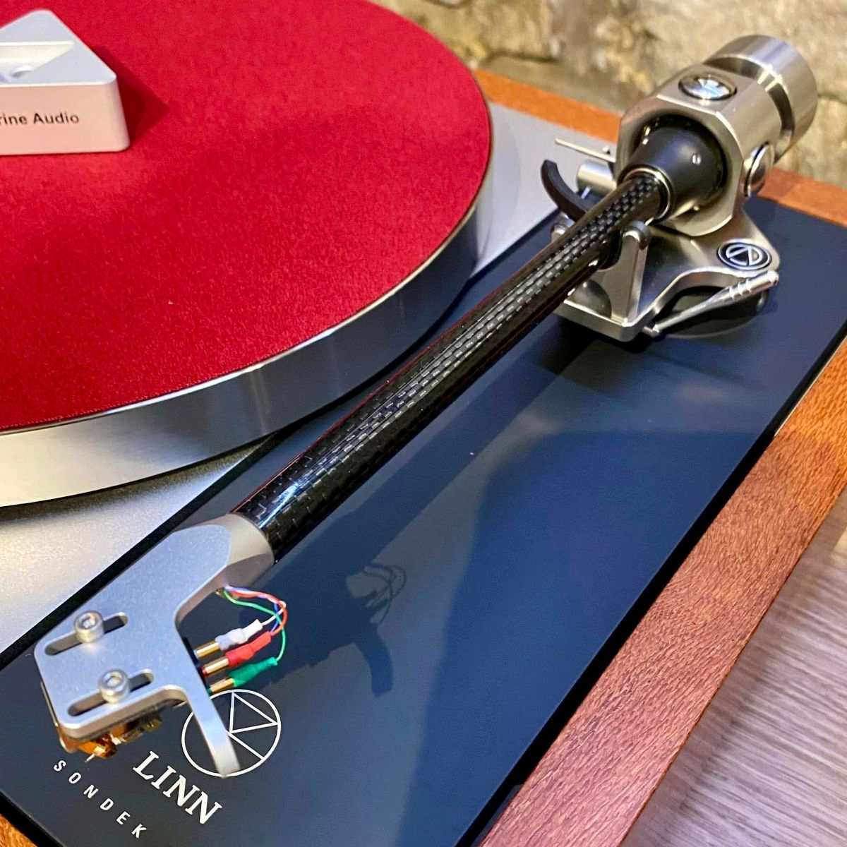 Audio Origami PU8 Tonearm on linn lp12 turntable diagonal across the square image, with red collaro mat and silver evenstar disc stabiliser, high-end hi-fi from loud and clear glasgow, scotland, uk