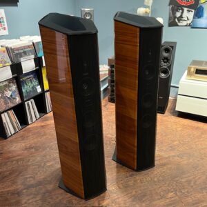 sonus faber il cremonese Floorstanding Loudspeakers Gloss Walnut Pair Pre-Owned Side View With Grilles, Available at Loud and Clear Glasgow, Scotland, U.K.