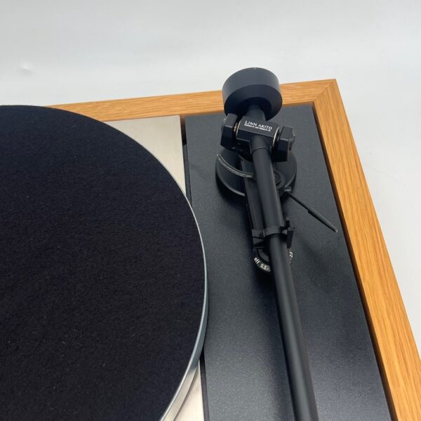 Linn LP12 Turntable Oak Akito L&C Special Build Pre-Owned New Arm View, Available at Loud and Clear Glasgow, Scotland, U.K.