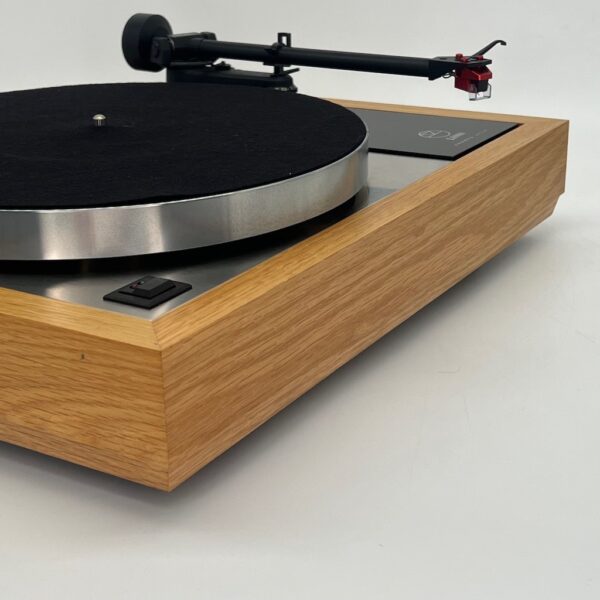 Linn LP12 Turntable Oak Akito L&C Special Build Pre-Owned New Plinth View, Available at Loud and Clear Glasgow, Scotland, U.K.