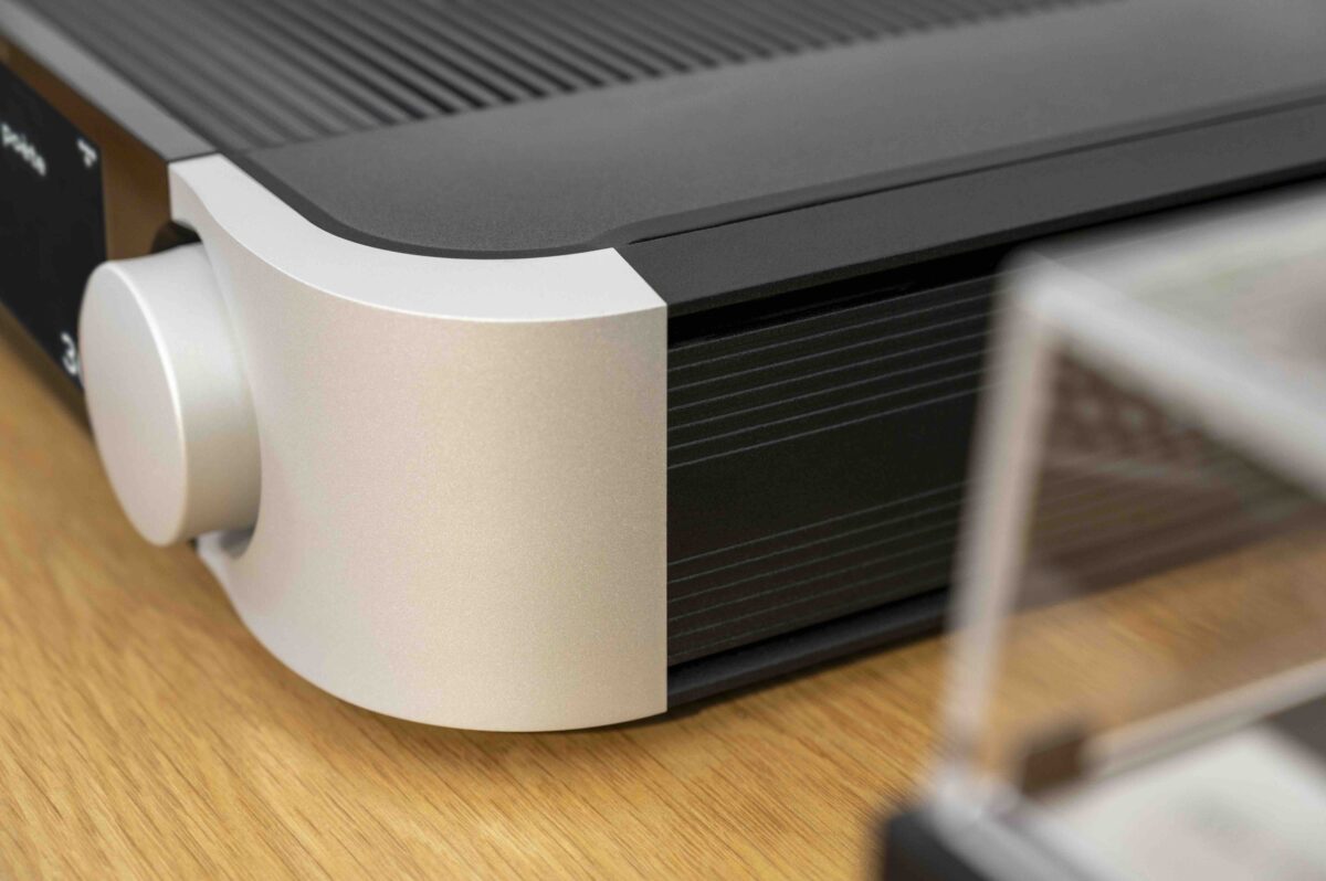 MOON 371 Network streaming amplifier