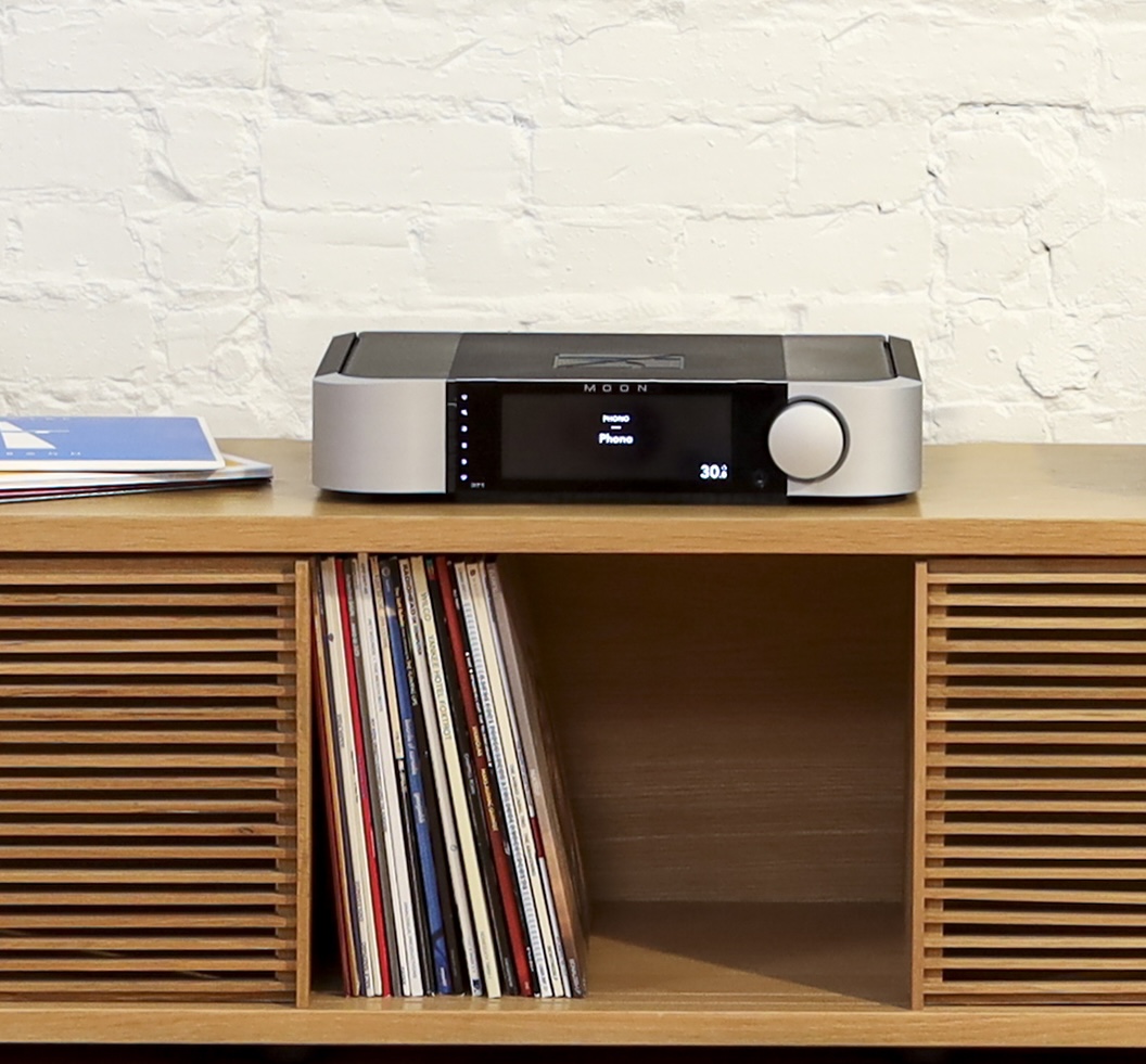 MOON 371 network streaming amplifier