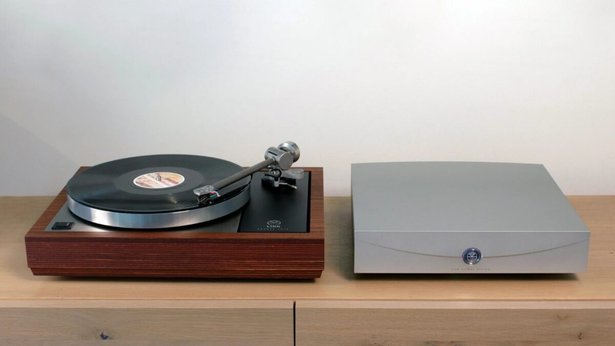 Linn Klimax Radikal Power supply with sondek LP12 turntable on sideboard, lifestyle image, high-end audio and vinyl from loud and clear glasgow, scotland, uk