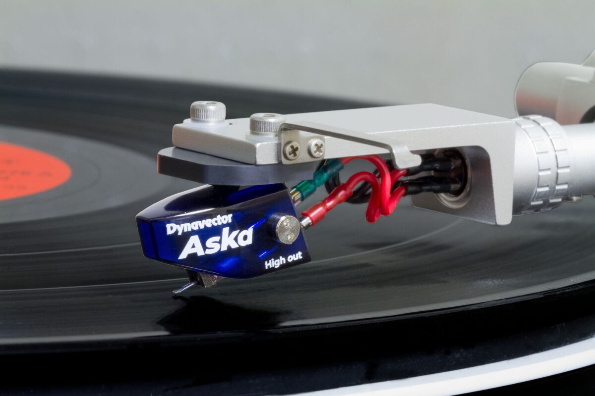 Dynavector Aska High Low Output Moving Coil Cartirdge New Lifestyle View from loud and clear hi-fi, glasgow, scotland, uk